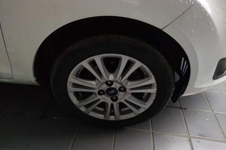 Used Ford Fiesta 2013 Hatchback 1.5L Automatic Fashion Edition Right Front Wheel Hub