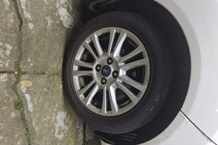 Used Ford Fiesta 2013 Hatchback 1.5L Automatic Fashion Edition Right Front Wheel Hub