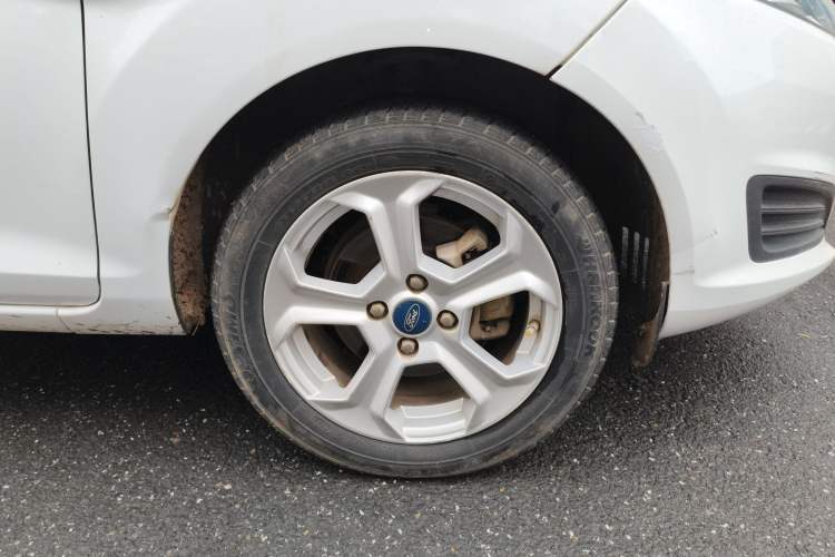 Used Ford Fiesta 2013 Sedan 1.5L Manual Fashion Edition Right Front Wheel Hub