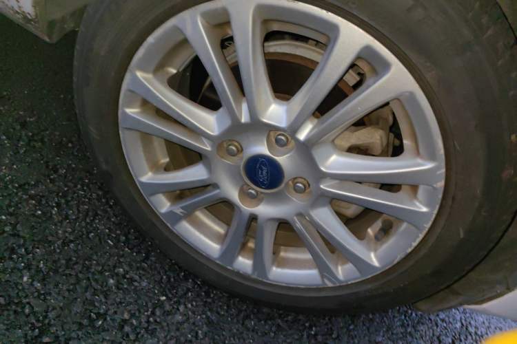Used Ford Fiesta 2013 Sedan 1.5L Automatic Fashion Edition Right Front Wheel Hub