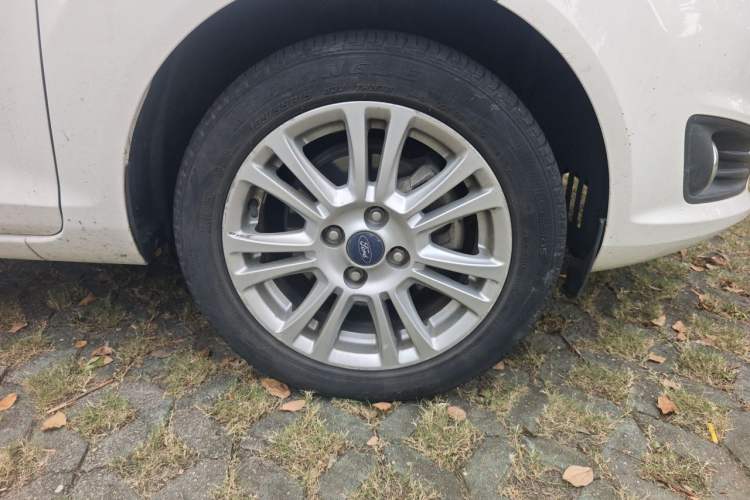 Used Ford Fiesta 2013 Hatchback 1.5L Automatic Fashion Edition Right Front Wheel Hub