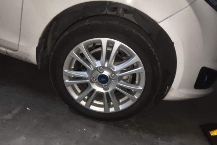 Used Ford Fiesta 2013 Hatchback 1.5L Automatic Fashion Edition Right Front Wheel Hub