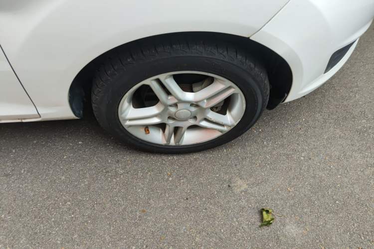 Used Ford Fiesta 2013 Sedan 1.5L Manual Fashion Edition Right Front Wheel Hub