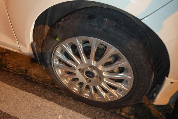 Used Ford Fiesta 2013 Hatchback 1.5L Automatic Dynamic Model Right Front Wheel Hub