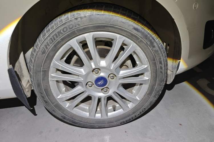 Used Ford Fiesta 2013 Sedan 1.5L Automatic Fashion Edition Right Front Wheel Hub