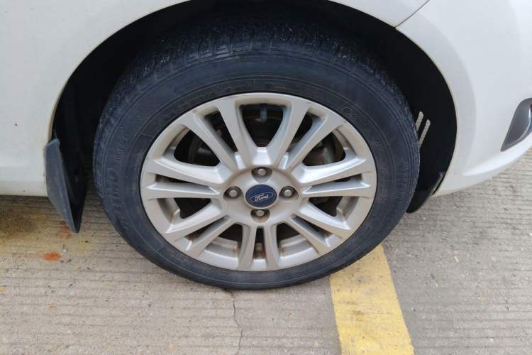 Used Ford Fiesta 2013 Hatchback 1.5L Automatic Fashion Edition Right Front Wheel Hub
