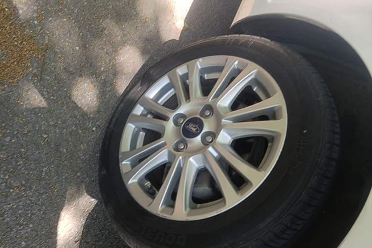 Used Ford Fiesta 2013 Sedan 1.5L Manual Fashion Edition Right Front Wheel Hub