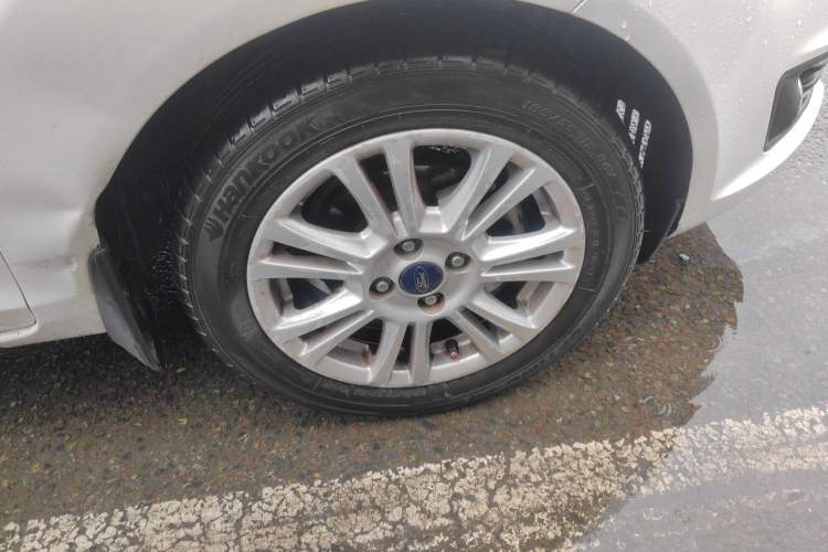 Used Ford Fiesta 2013 Hatchback 1.5L Automatic Prestige Model Right Front Wheel Hub
