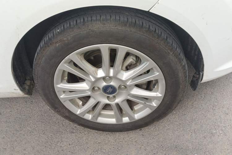 Used Ford Fiesta 2013 Hatchback 1.5L Automatic Fashion Edition Right Front Wheel Hub