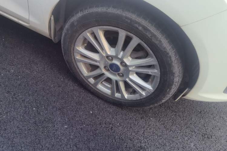 Used Ford Fiesta 2013 Hatchback 1.5L Automatic Fashion Edition Right Front Wheel Hub