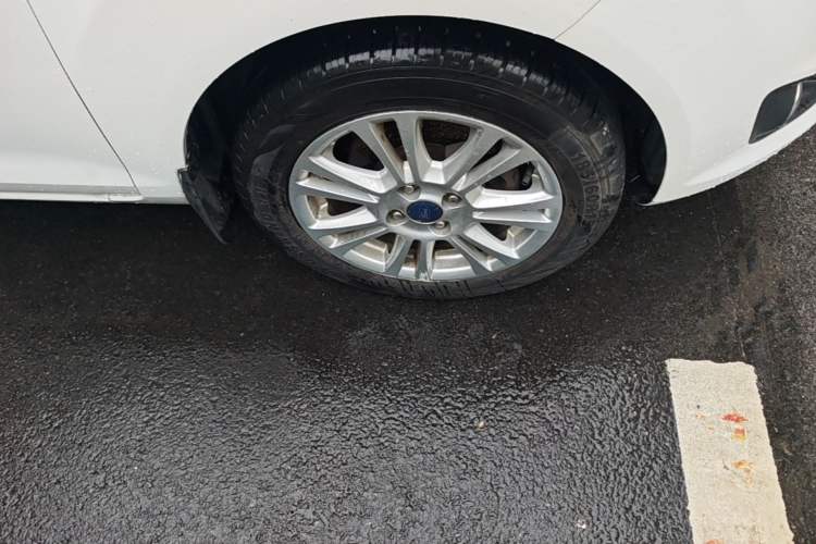 Used Ford Fiesta 2013 Hatchback 1.5L Automatic Fashion Edition Right Front Wheel Hub