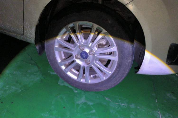 Used Ford Fiesta 2013 Hatchback 1.5L Automatic Fashion Edition Right Front Wheel Hub