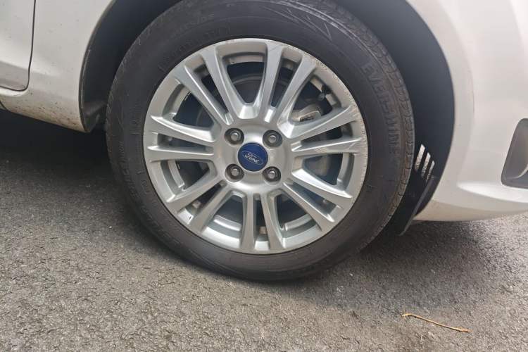 Used Ford Fiesta 2013 Hatchback 1.5L Automatic Prestige Model Right Front Wheel Hub