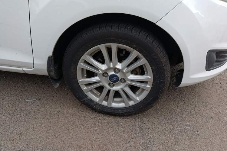 Used Ford Fiesta 2013 Hatchback 1.5L Automatic Fashion Edition Right Front Wheel Hub