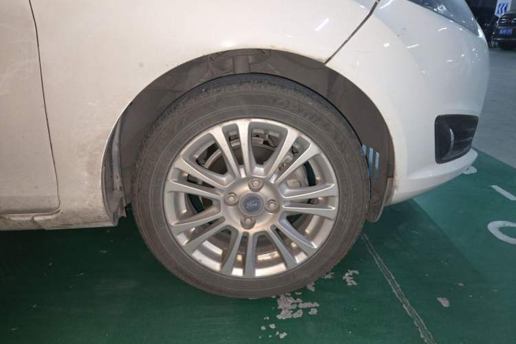 Used Ford Fiesta 2013 Sedan 1.5L Automatic Prestige Model Right Front Wheel Hub