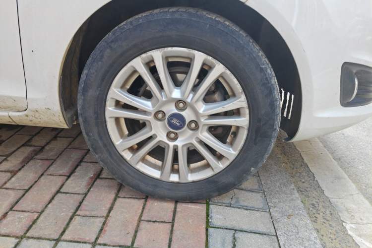 Used Ford Fiesta 2013 Hatchback 1.5L Automatic Fashion Edition Right Front Wheel Hub