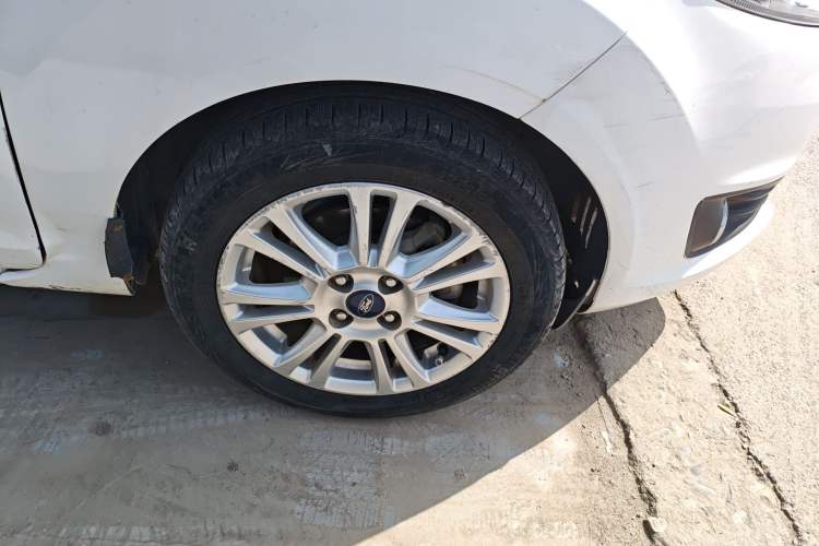 Used Ford Fiesta 2013 Hatchback 1.5L Automatic Fashion Edition Right Front Wheel Hub