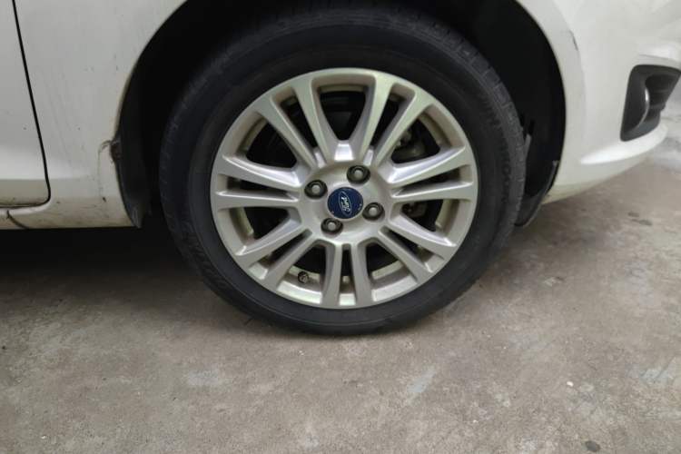 Used Ford Fiesta 2013 Hatchback 1.5L Automatic Fashion Edition Right Front Wheel Hub