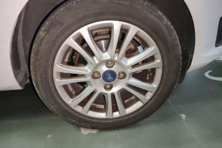 Used Ford Fiesta 2013 Hatchback 1.5L Automatic Fashion Edition Right Front Wheel Hub