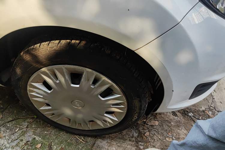 Used Ford Fiesta 2013 Sedan 1.5L Manual Fashion Edition Right Front Wheel Hub