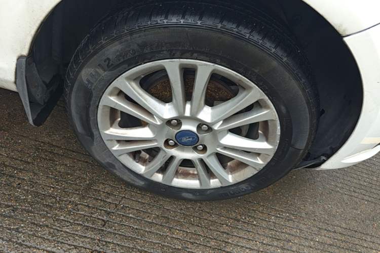 Used Ford Fiesta 2013 Hatchback 1.5L Automatic Fashion Edition Right Front Wheel Hub