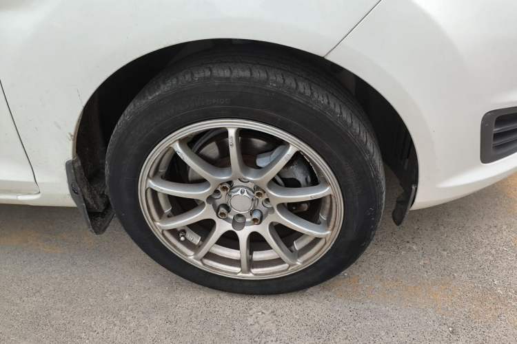 Used Ford Fiesta 2013 Hatchback 1.5L Manual Fashion Edition Right Front Wheel Hub