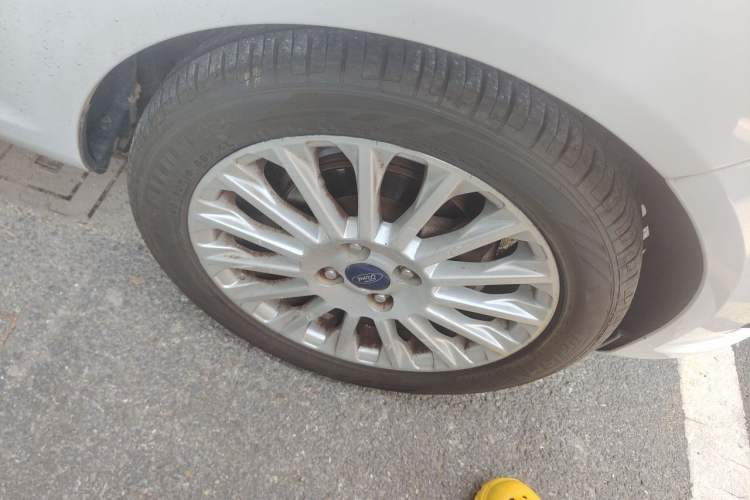 Used Ford Fiesta 2013 Hatchback 1.5L Automatic Sport Model Right Front Wheel Hub