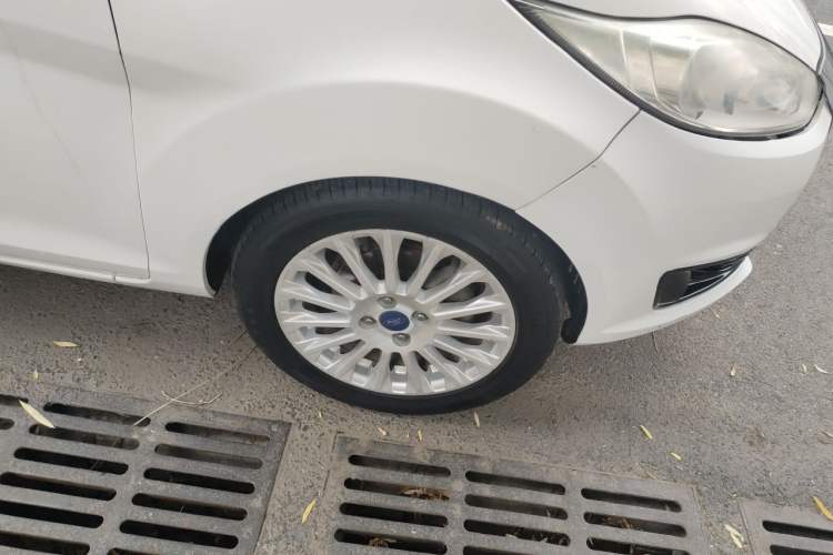 Used Ford Fiesta 2013 Hatchback 1.5L Automatic Sport Model Right Front Wheel Hub