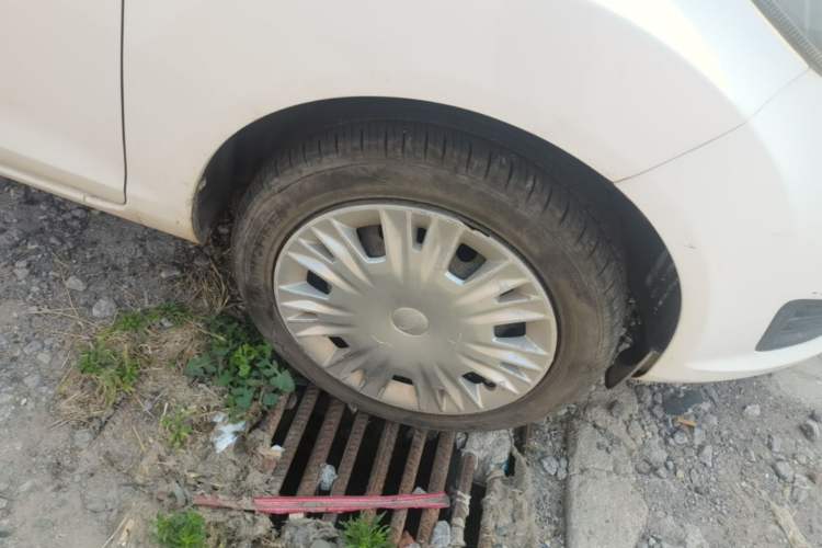 Used Ford Fiesta 2013 Sedan 1.5L Manual Fashion Edition Right Front Wheel Hub