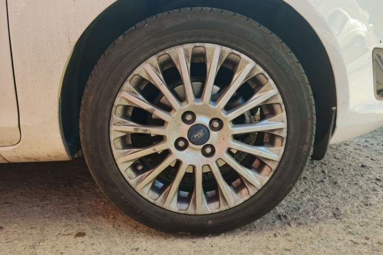 Used Ford Fiesta 2013 Hatchback 1.5L Automatic Sport Model Right Front Wheel Hub