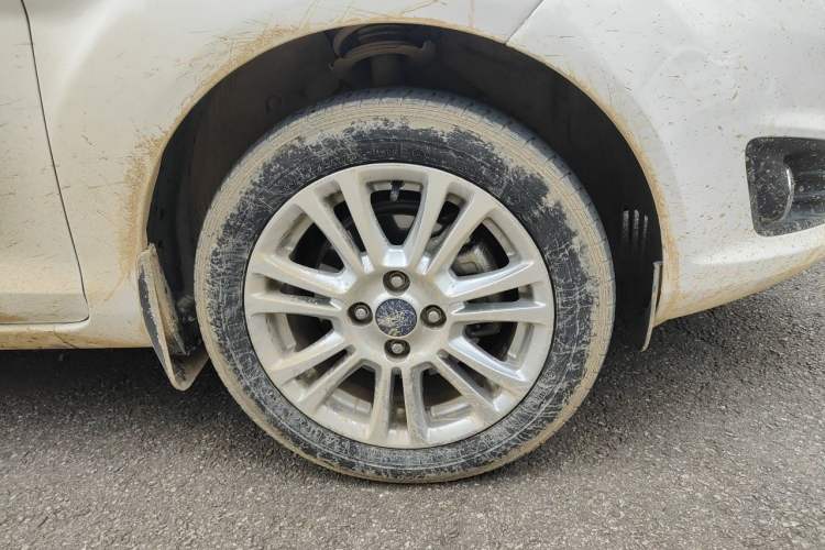 Used Ford Fiesta 2013 Hatchback 1.5L Automatic Fashion Edition Right Front Wheel Hub