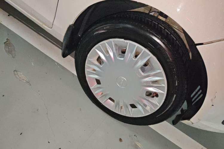 Used Ford Fiesta 2013 Sedan 1.5L Manual Fashion Edition Right Front Wheel Hub