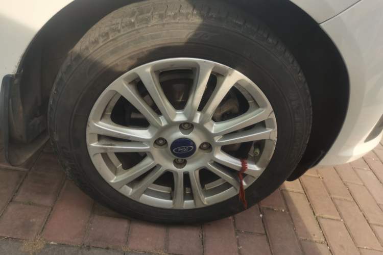 Used Ford Fiesta 2013 Sedan 1.5L Manual Fashion Edition Right Front Wheel Hub