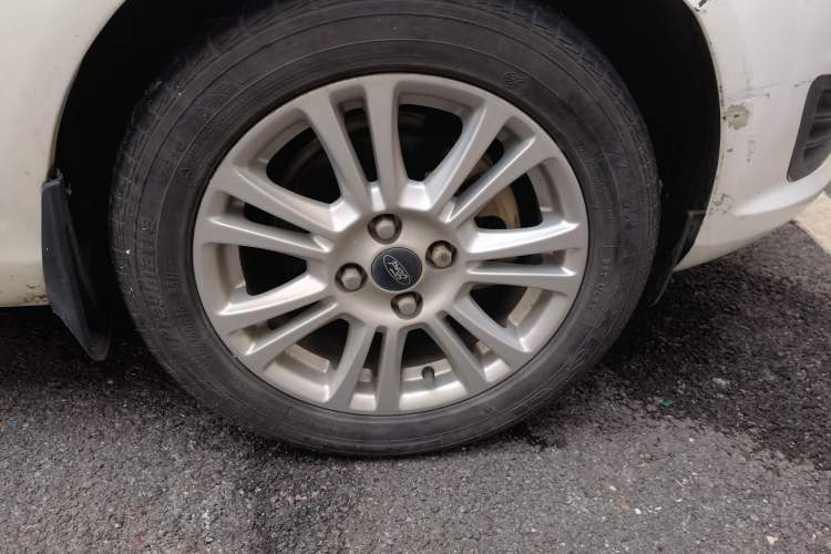 Used Ford Fiesta 2013 Hatchback 1.5L Manual Fashion Edition Right Front Wheel Hub