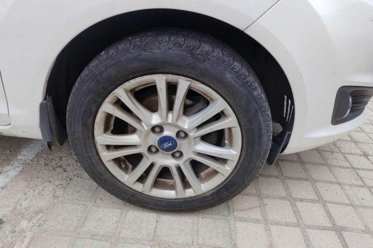 Used Ford Fiesta 2013 Sedan 1.5L Automatic Fashion Edition Right Front Wheel Hub