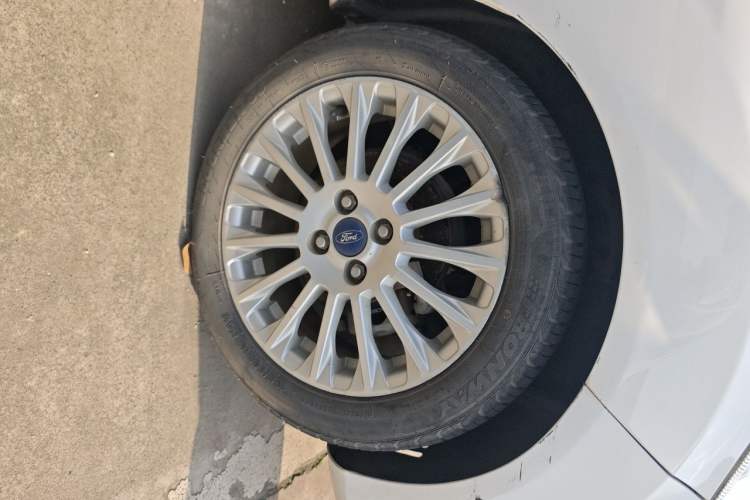Used Ford Fiesta 2013 Hatchback 1.5L Automatic Sport Model Right Front Wheel Hub