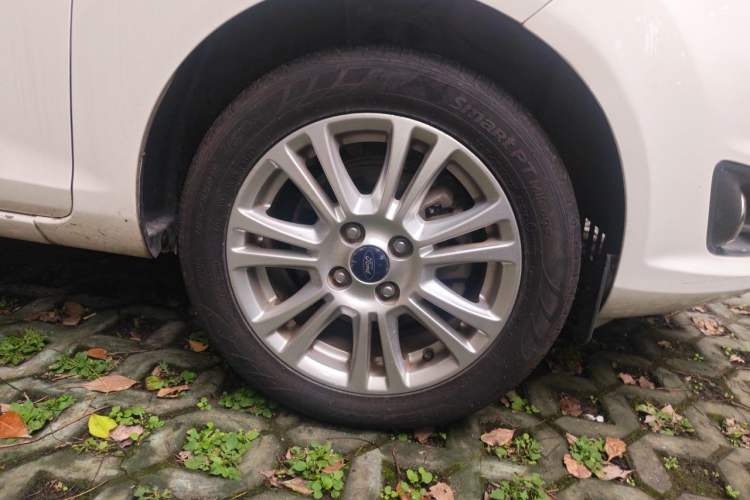 Used Ford Fiesta 2013 Hatchback 1.5L Automatic Fashion Edition Right Front Wheel Hub