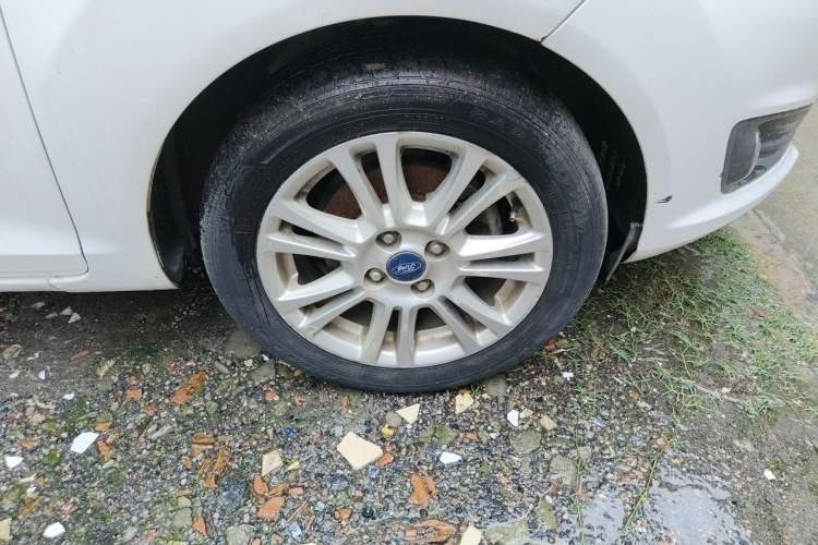 Used Ford Fiesta 2013 Hatchback 1.5L Automatic Fashion Edition Right Front Wheel Hub