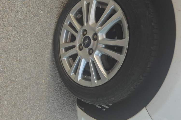 Used Ford Fiesta 2013 Hatchback 1.5L Automatic Fashion Edition Right Front Wheel Hub