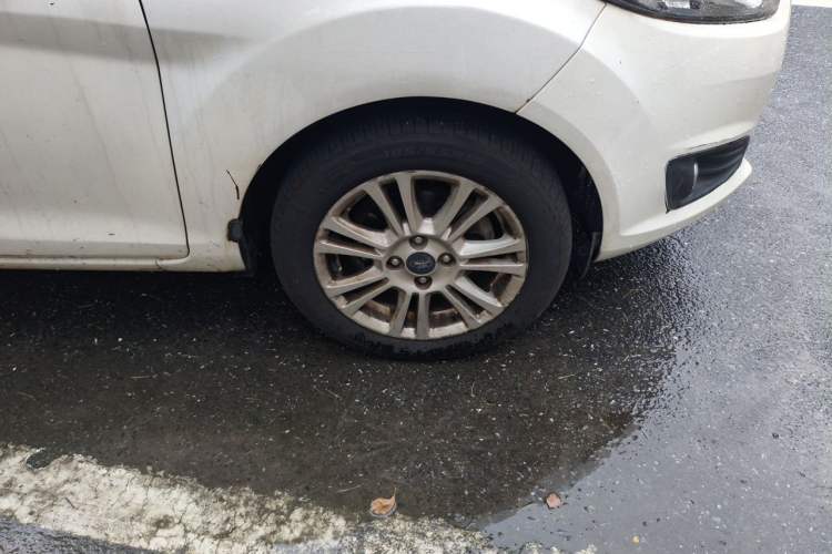 Used Ford Fiesta 2013 Sedan 1.5L Automatic Fashion Edition Right Front Wheel Hub