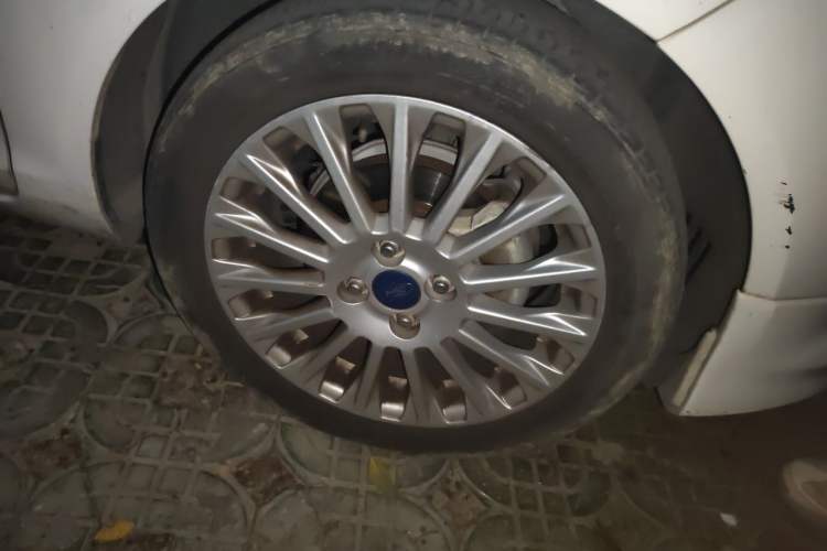 Used Ford Fiesta 2013 Hatchback 1.5L Automatic Dynamic Model Right Front Wheel Hub
