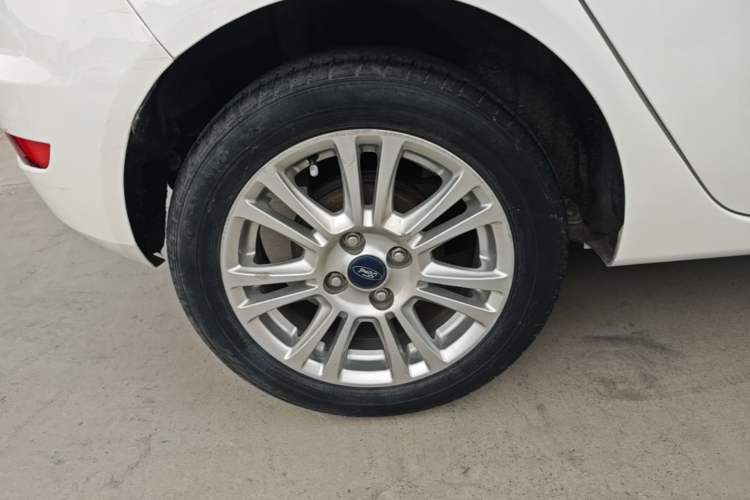 Used Ford Fiesta 2013 Hatchback 1.5L Automatic Fashion Edition Right Rear Wheel Hub