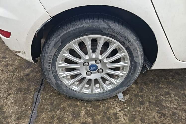 Used Ford Fiesta 2013 Hatchback 1.5L Manual Fashion Edition Right Rear Wheel Hub