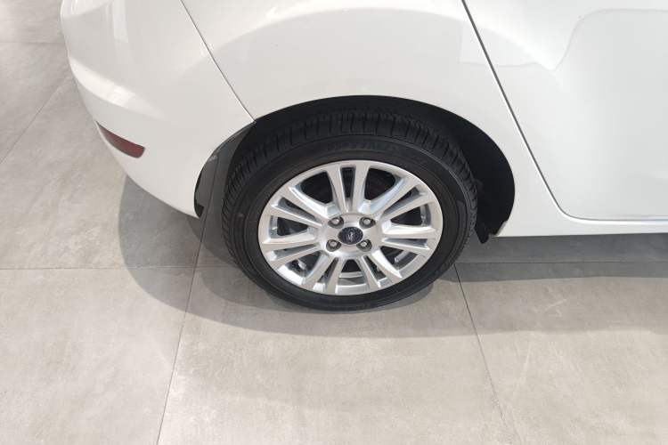 Used Ford Fiesta 2013 Hatchback 1.5L Automatic Fashion Edition Right Rear Wheel Hub