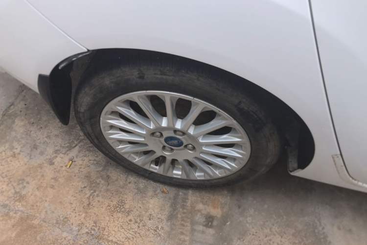 Used Ford Fiesta 2013 Sedan 1.5L Manual Fashion Edition Right Rear Wheel Hub