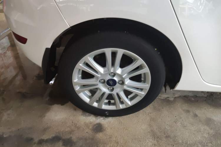 Used Ford Fiesta 2013 Hatchback 1.5L Automatic Fashion Edition Right Rear Wheel Hub