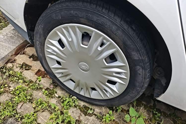 Used Ford Fiesta 2013 Sedan 1.5L Manual Fashion Edition Right Rear Wheel Hub