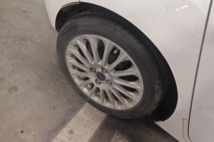 Used Ford Fiesta 2013 Hatchback 1.5L Automatic Sport Model Right Rear Wheel Hub