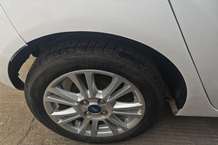 Used Ford Fiesta 2013 Hatchback 1.5L Automatic Fashion Edition Right Rear Wheel Hub