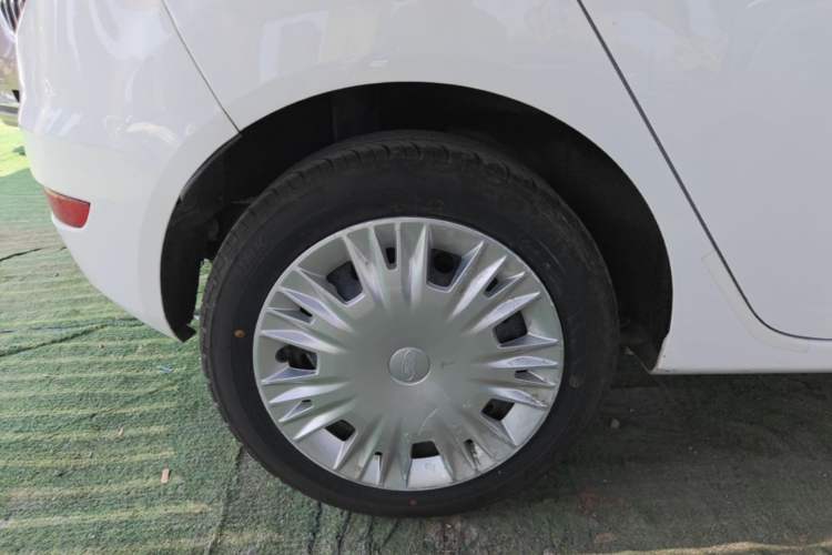 Used Ford Fiesta 2013 Hatchback 1.5L Manual Fashion Edition Right Rear Wheel Hub